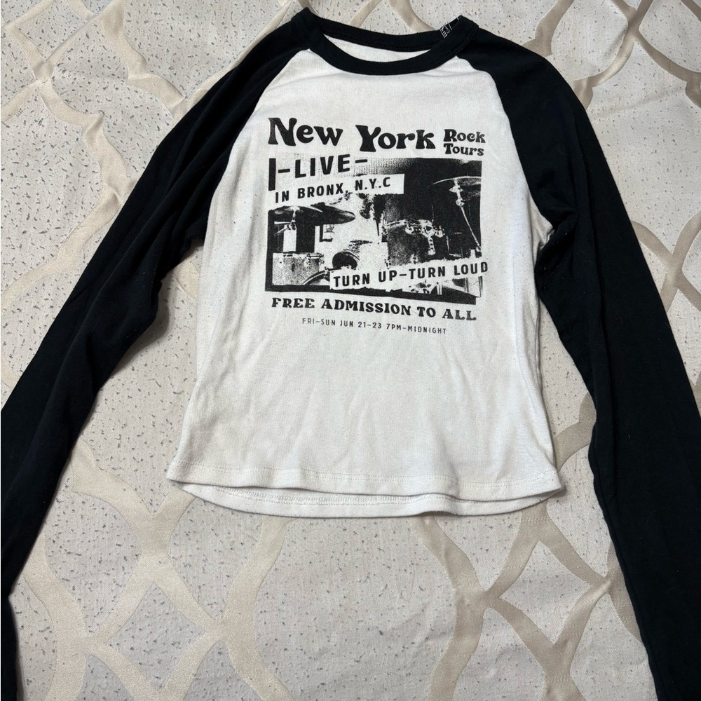 Black and White Graphic Long Sleeve Top